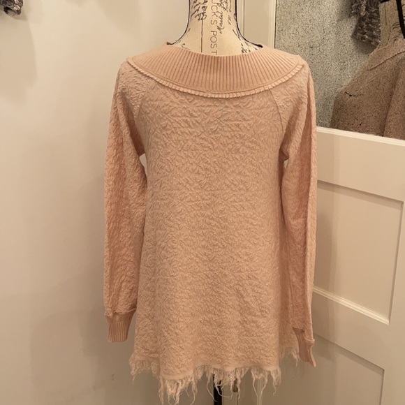 SOLD Free People !! Light Pink textured light-weight sweatshirt Top - Picture 2 of 7